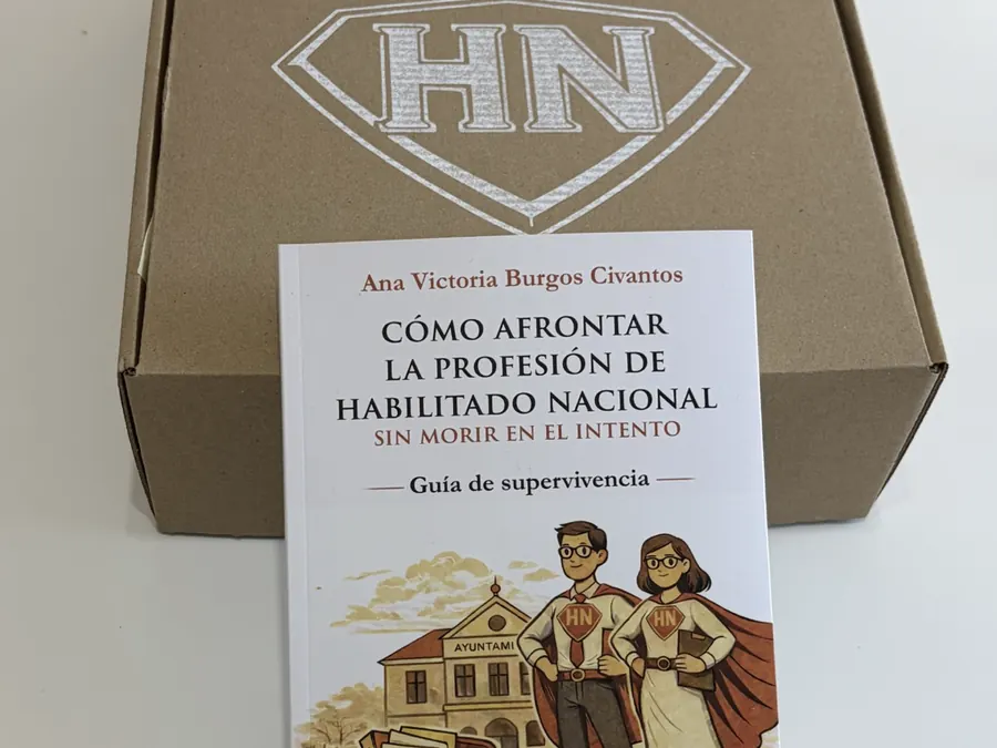 Caja del Pack de bienvenida con el libro delante